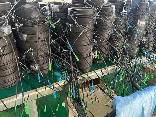 Fabrikant van glasvezel dropkabel met SCAPC connector Fabrikant van glasvezel dropkabel met SCAPC connector